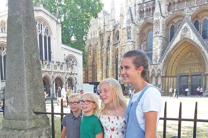 London Highlights Family-Friendly Walking Tour with Top Guide - A Closer Look at the Tour Experience