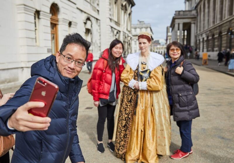 london-hop-on-hop-off-1-day-river-pass-painted-hall