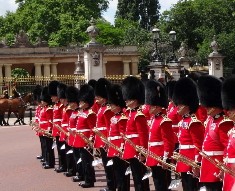 London: Hop-On Hop-Off in an Iconic Black Cab - Why Choose a Black Cab Tour in London?
