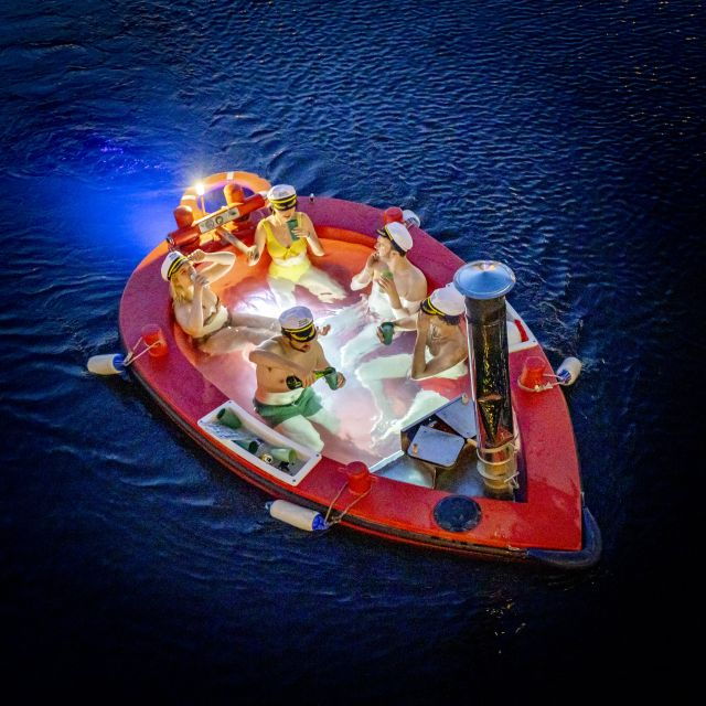 london-hot-tub-boat-guided-historical-docklands-cruise