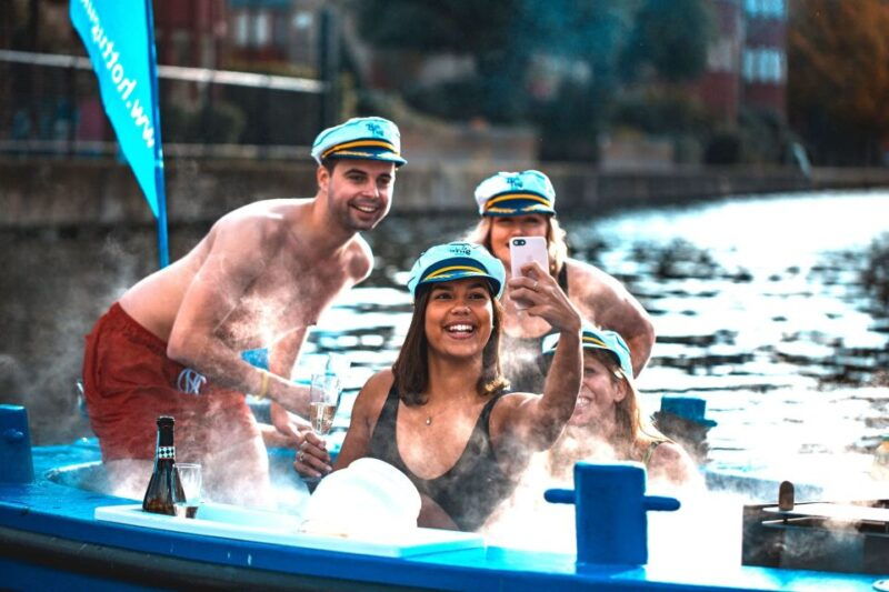 london-hot-tub-boat-guided-historical-docklands-cruise