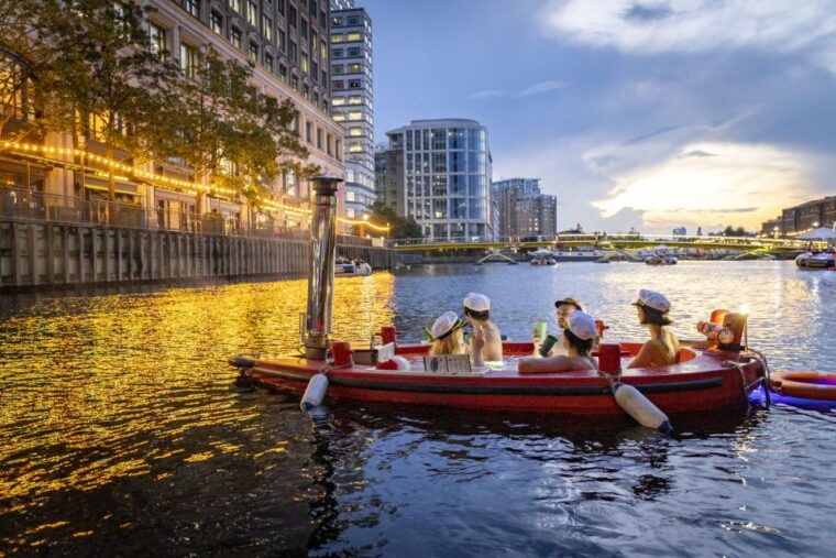 london-hot-tub-boat-guided-historical-docklands-cruise