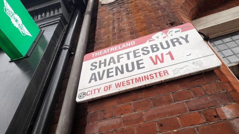 london-iconic-theatres-walking-tour