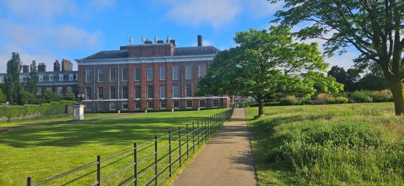 london-kensington-palace-gardens-tour-high-tea-experience
