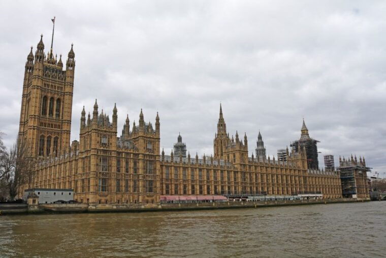 london-kew-to-westminster-river-thames-cruise