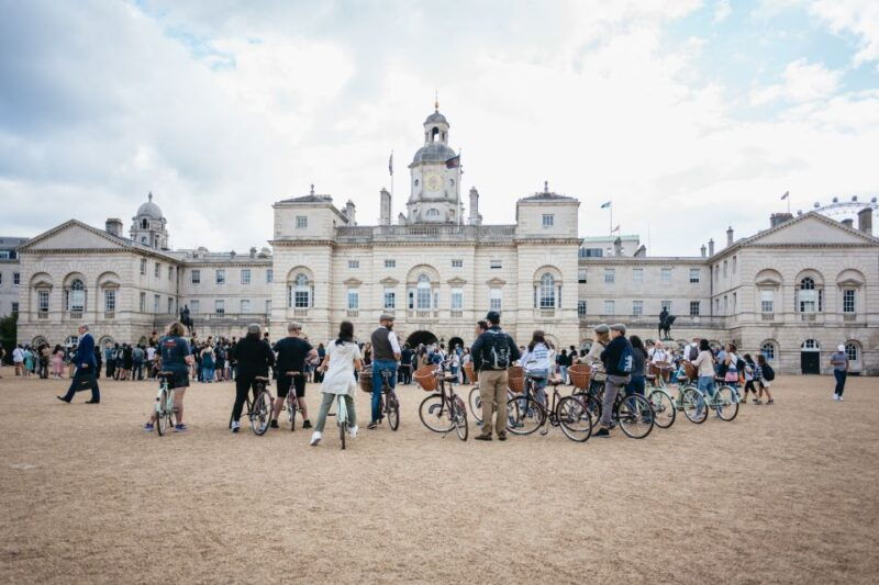 london-landmarks-secrets-bike-tour-with-pub-street-art