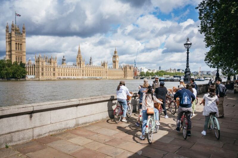 london-landmarks-secrets-bike-tour-with-pub-street-art