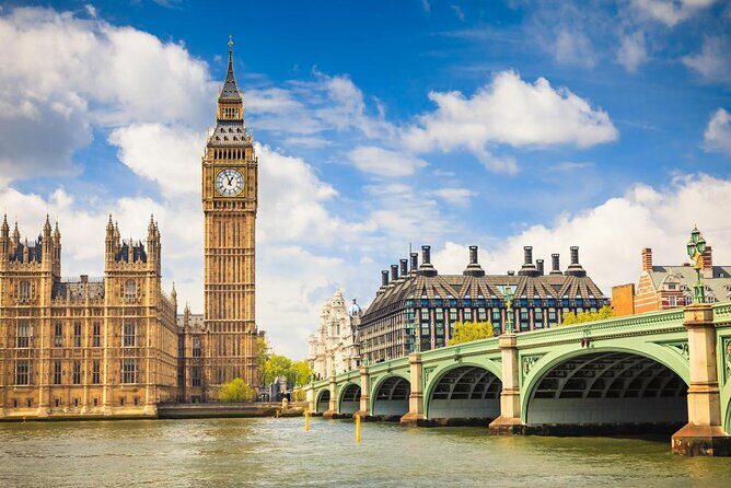 London: Landmarks Walking Tour - Starting Point: Trafalgar Square