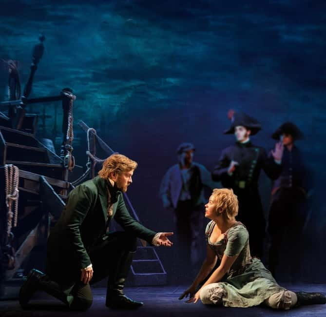 London: Les Misérables and 3-Course Meal & Sparkling Wine - Who Will Love This Experience?