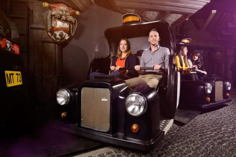 london-madame-tussauds-fast-track-entry-champagne-bar