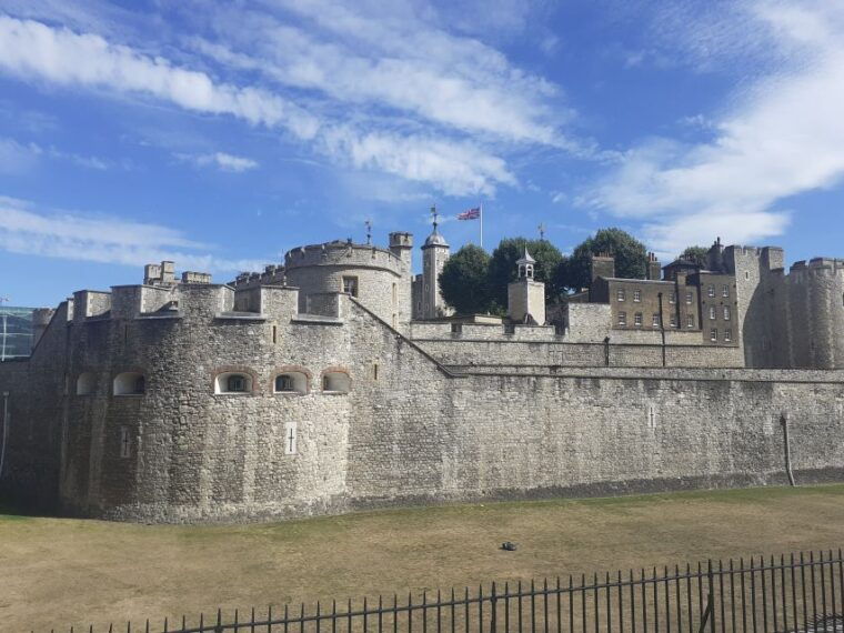 london-medieval-history-walking-tour-from-the-tower
