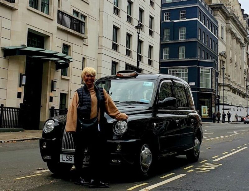 london-monuments-back-streets-guided-tour-in-black-taxi