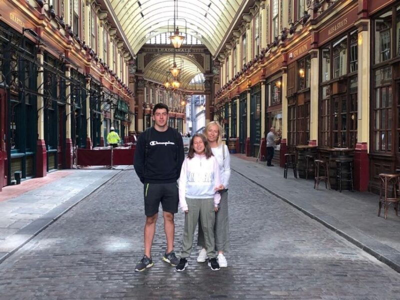 london-monuments-back-streets-guided-tour-in-black-taxi