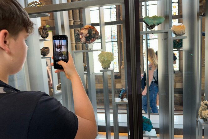 london-natural-history-museum-with-dinosaurs-gallery-private-tour-for-kids