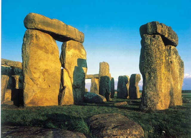 london-open-top-bus-tour-and-stonehenge-visit