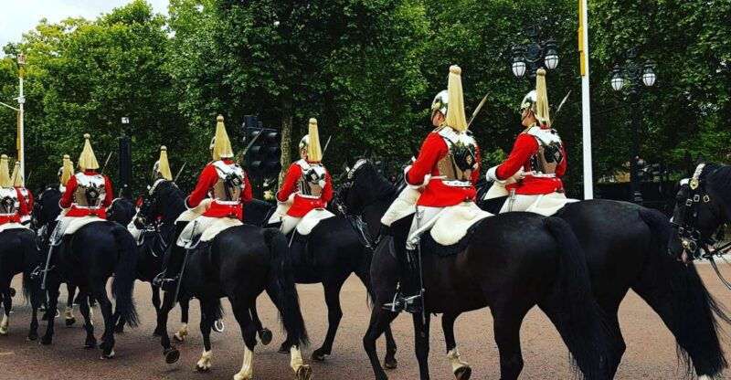 london-palaces-and-parliament-walking-tour