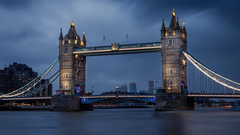 London: Private Engagement Photoshoot in the Big City - Practical Details and Considerations