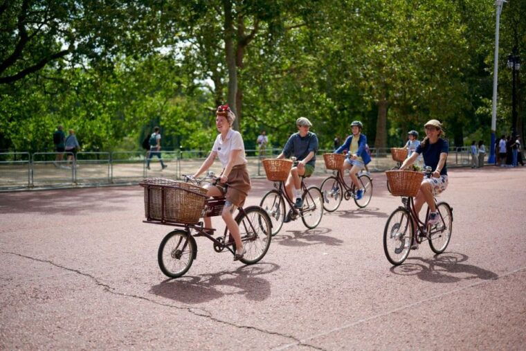 london-private-family-guided-bike-tour-with-childseats