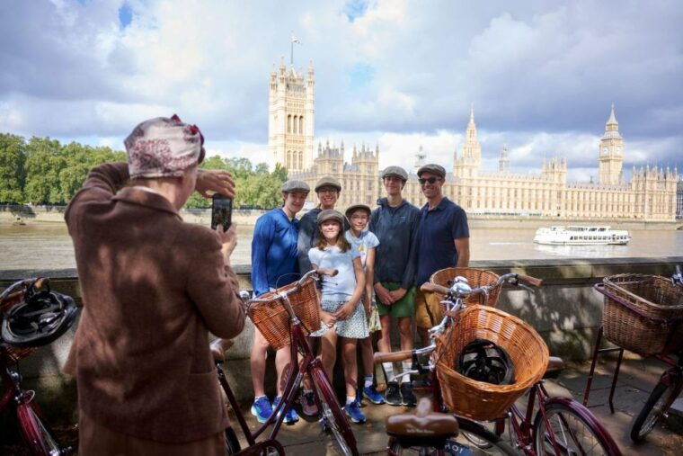 london-private-family-guided-bike-tour-with-childseats
