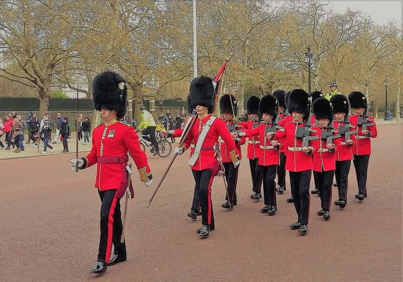 London: Private Highlights Taxi Tour - Hotel Pickup - Who Should Book This Tour?