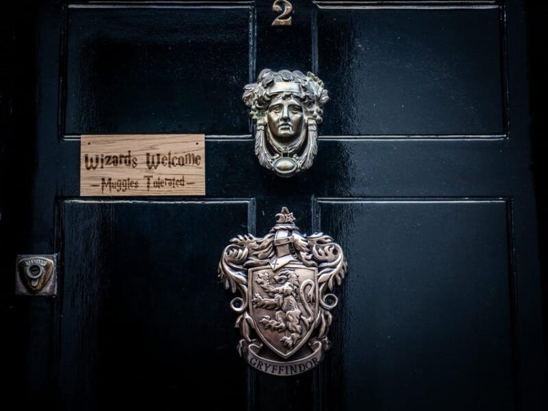 london-private-magic-harry-potter-tour-with-top-magician