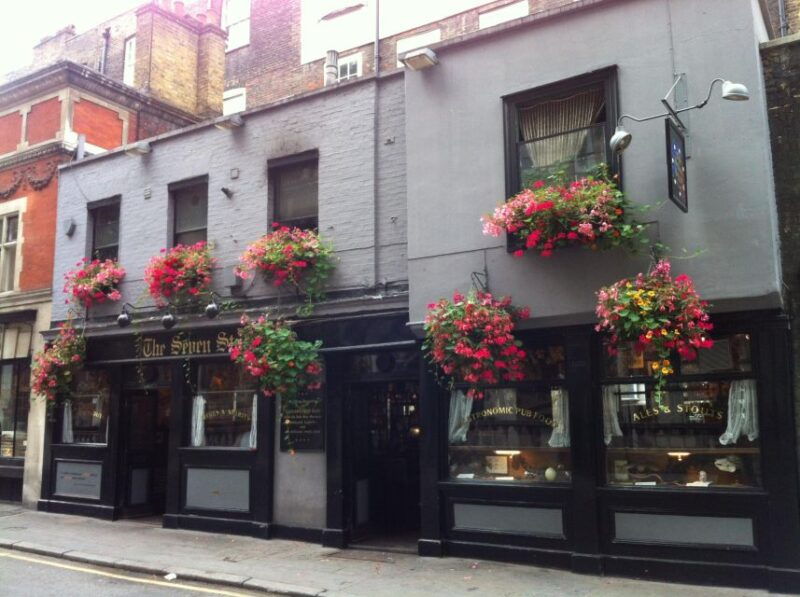london-private-tour-of-historic-pubs-with-a-friendly-guide