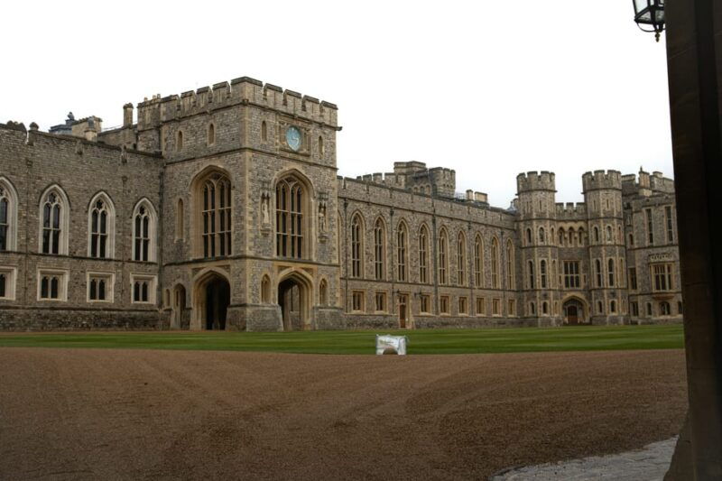 london-private-tour-to-windsor-castle-stonehenge-bath