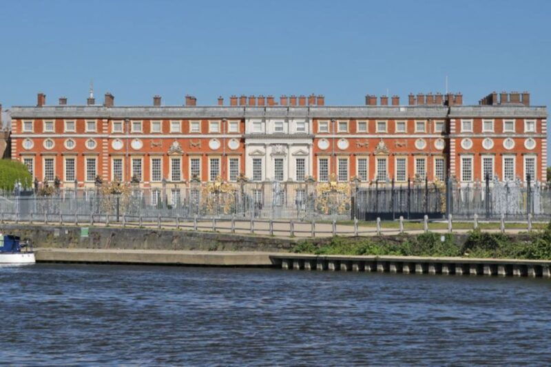 london-richmond-to-hampton-court-river-thames-cruise
