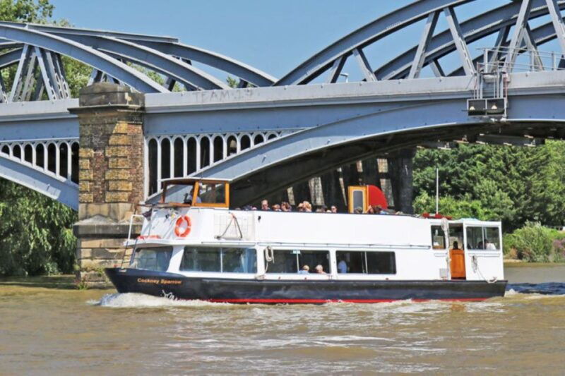 london-richmond-to-hampton-court-river-thames-cruise