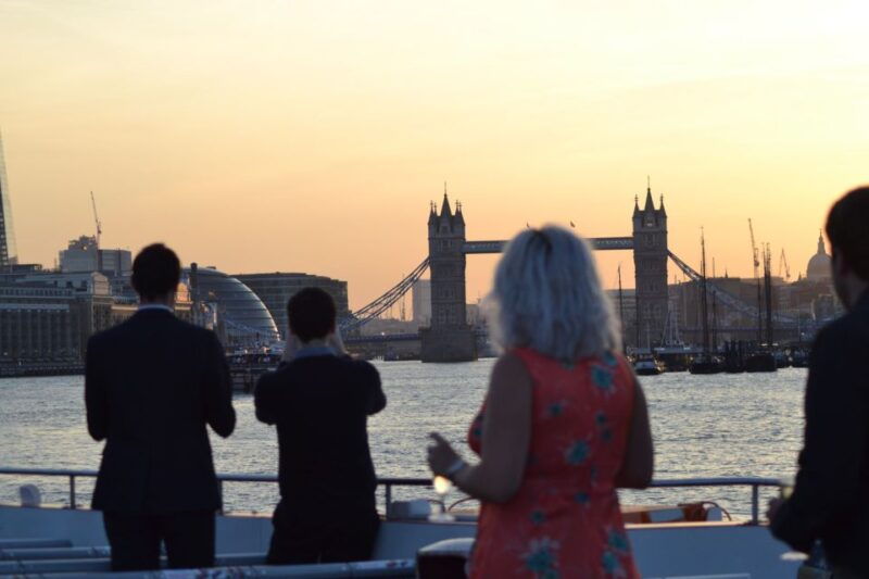 london-river-thames-evening-cruise-with-bubbly-and-canapes