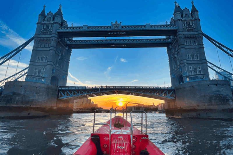 london-river-thames-sunset-speedboat-experience-with-drink