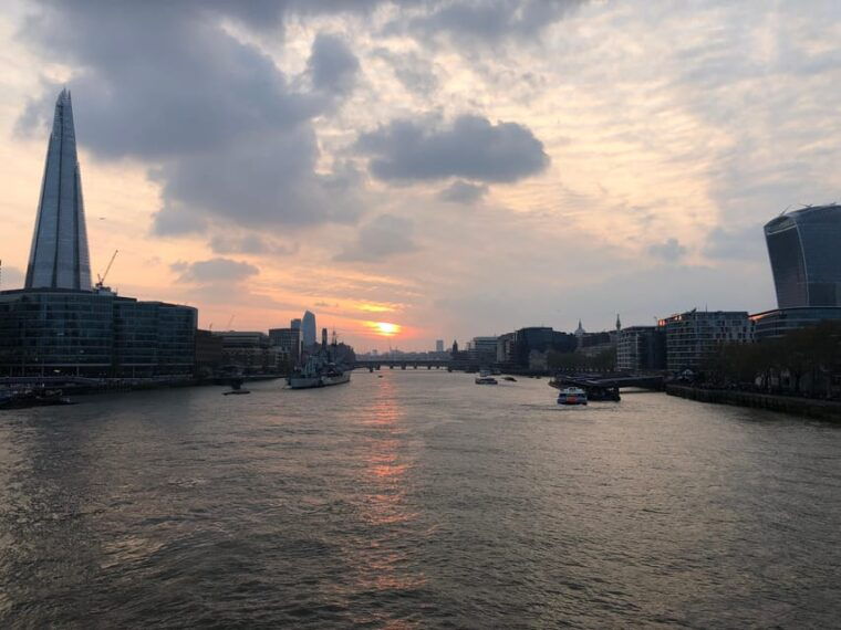 london-river-walk-and-hidden-gems-pub-hopping-experience