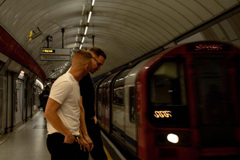London: Romantic Photoshoot In Iconic Landmarks - Meeting Points and Location Choices