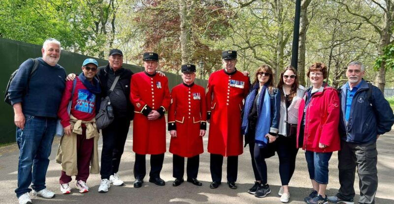 london-royal-family-and-changing-of-the-guards-walking-tour