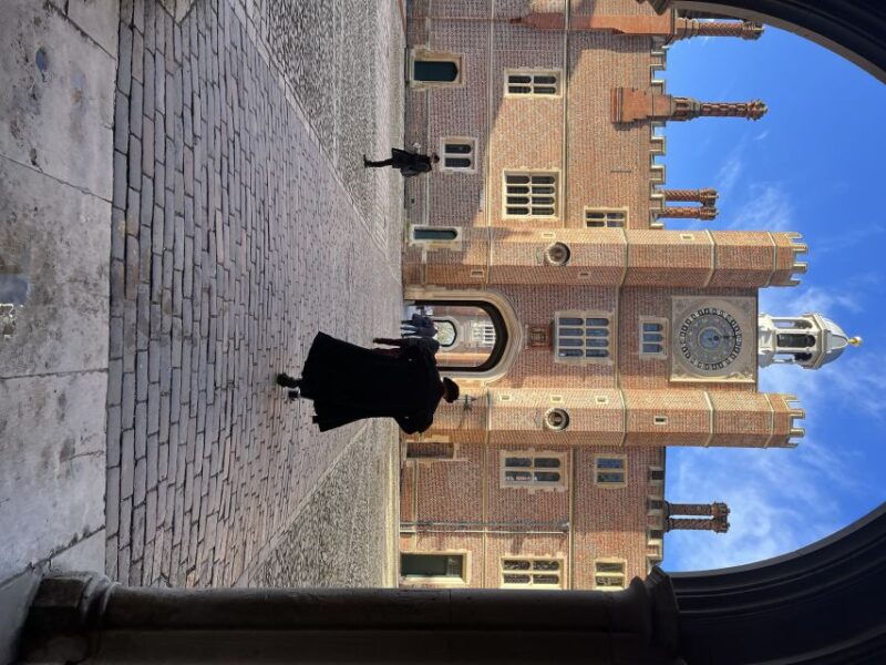 london-royal-hampton-court-guided-tour-with-afternoon-tea