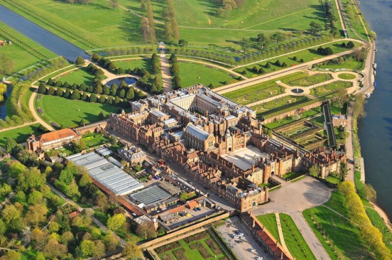 london-royal-hampton-court-guided-tour-with-afternoon-tea