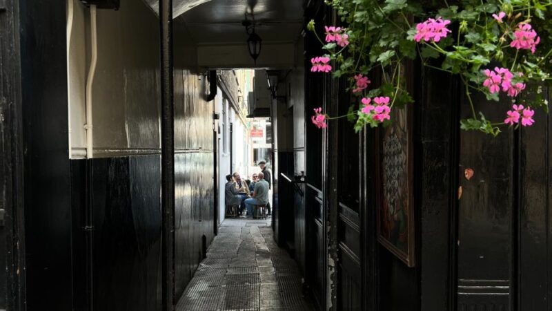 london-royal-historic-pubs-walking-tour