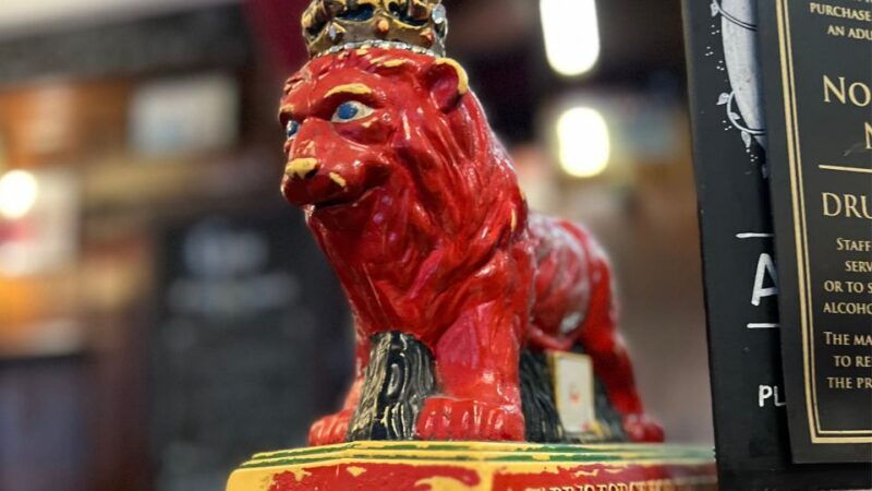 london-royal-historic-pubs-walking-tour