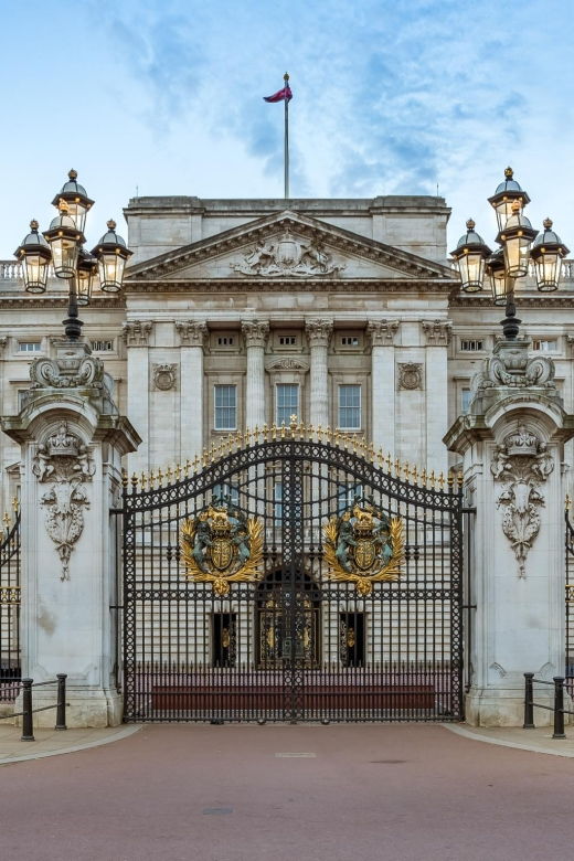 london-royal-tour-w-timed-entry-to-buckingham-palace-entry
