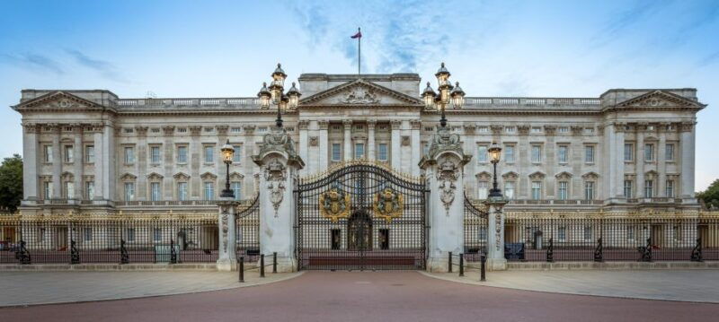 london-royal-tour-w-timed-entry-to-buckingham-palace-entry