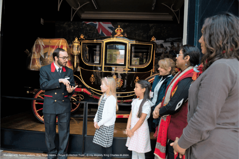 london-royal-walking-tour-with-guard-change-royal-mews