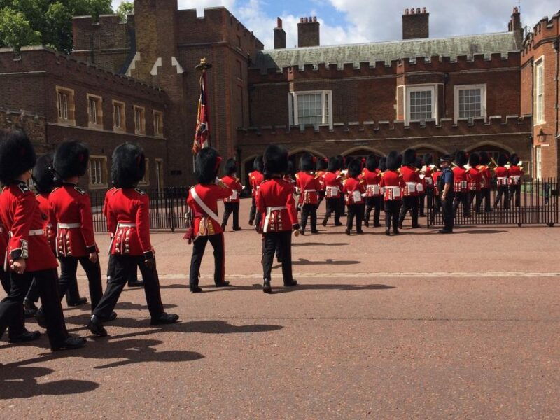 london-royalty-walking-tour-with-changing-of-the-guard
