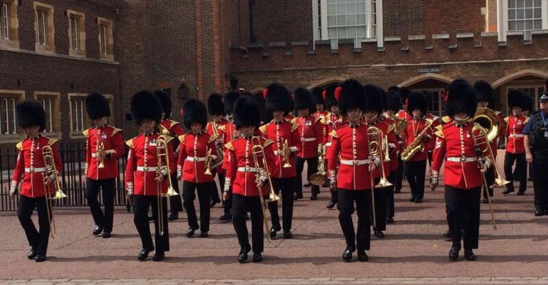 london-royalty-walking-tour-with-changing-of-the-guard