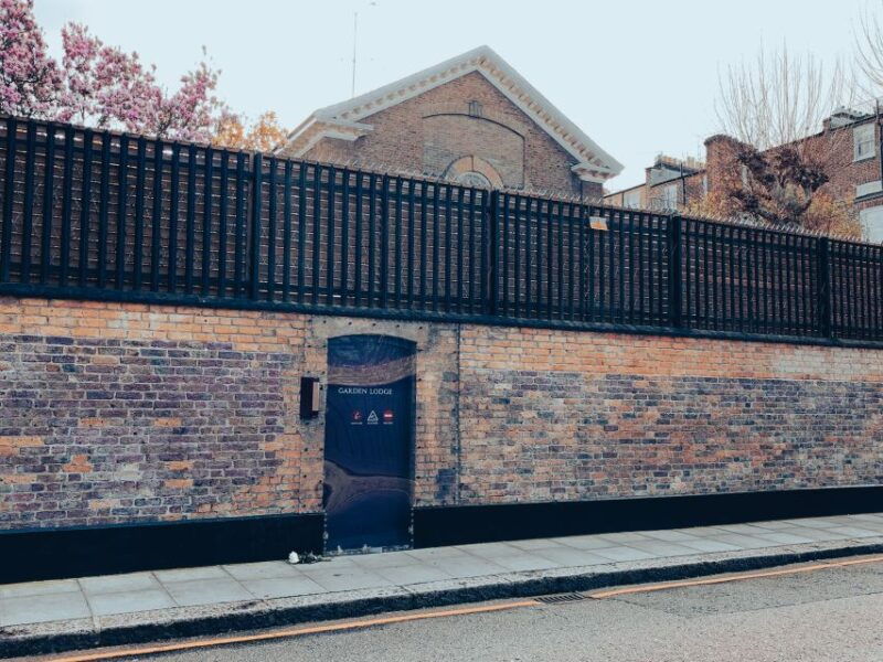 london-secrets-of-freddie-mercury-tour-with-a-cocktail