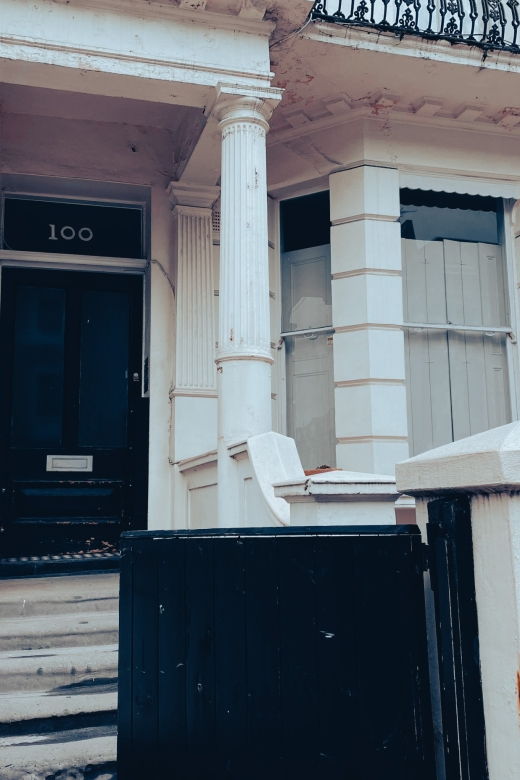 london-secrets-of-freddie-mercury-tour-with-a-cocktail