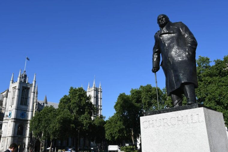 london-sightseeing-taxi-tour-churchill-war-rooms-entry
