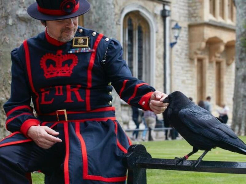 london-south-bank-walking-tour-enter-the-tower-of-london