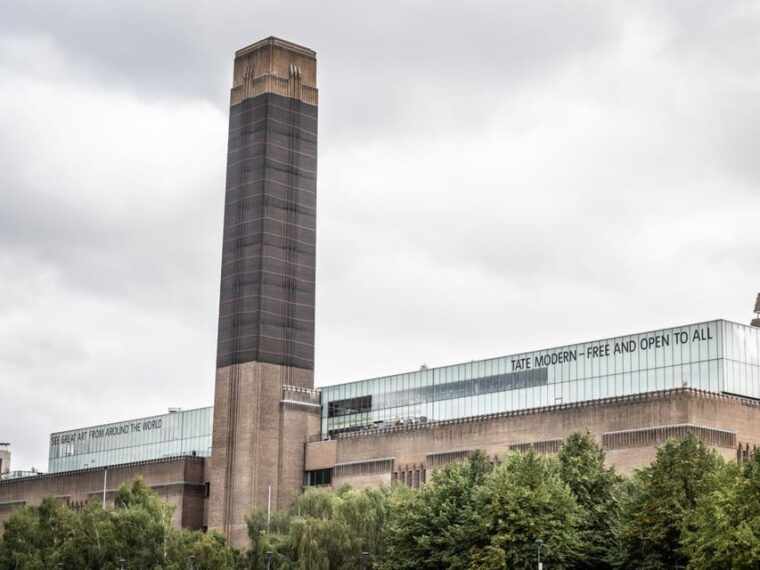london-south-bank-walking-tour-enter-the-tower-of-london