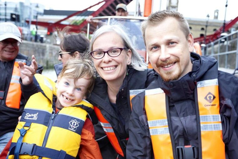 london-speedboat-tour-through-heart-of-the-city