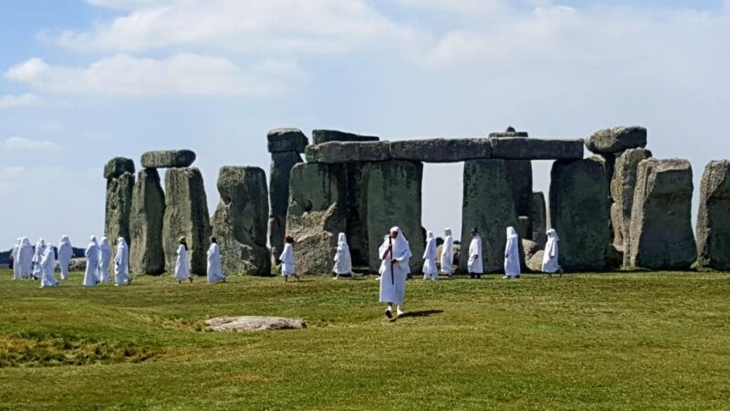 london-stonehenge-and-woodhenge-private-black-cab-tour